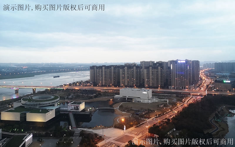 集团精英团队潜心十载，秉承着高规格、高标准、高品质的原则，致力于**开福区商业焕新升级，不断突破传统商业边界，树立开福区标杆项目。相信拥有情怀、品质及实力的“PARK”定会在长沙商业地产史上留下浓墨重彩的一笔。彩虹，象征着缤纷、绚丽、万般美好，PARK，将以**璀璨的姿态，绽放万般精彩。PARK产品发布会暨主力商家签约仪式于珠江花园酒店三楼宴会厅盛装举行，重磅嘉宾、客户、签约商家的莅临，使得整个产品